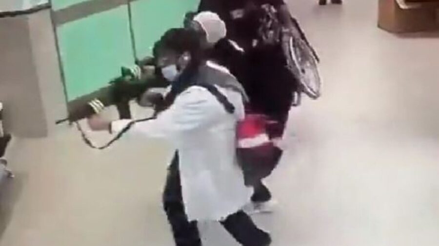 İsrail, Filistin topraklarında yer alan hastaneleri hedef almaya devam ediyor.