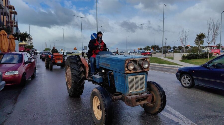 Yunanistan’da, tarım sektöründeki sorunlara dikkat çekmek isteyen çiftçilerin eylemi devam