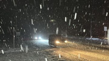 Bolu Dağı’nda Kar Kalınlığı 30 Santimetreyi Aştı, Trafikte Zor Anlar Yaşanıyor