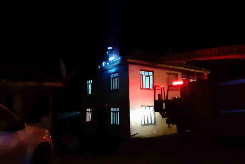 BOLU (İHA) – Bolu’nun Mudurnu ilçesinde 2 katlı ahşap evin