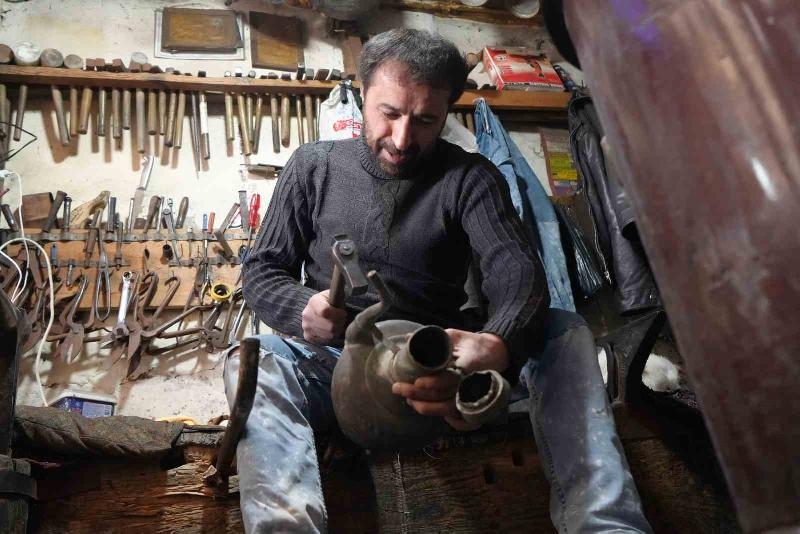 BOLU (İHA) – Bolu’nun Gerede ilçesinde kalaycılık ve bakırcılık mesleğinin