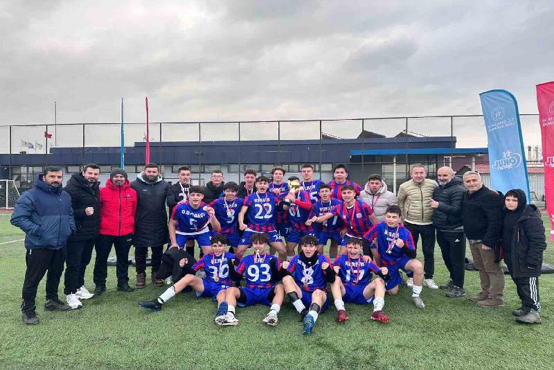 DÜZCE(İHA) – Düzce’de gerçekleştirilen okul sporları gençler futbol müsabakalarında şampiyon