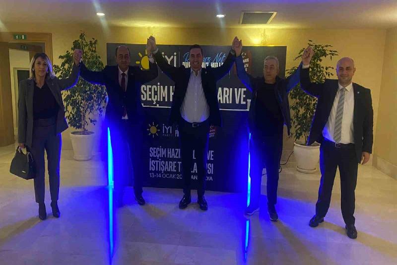 Gülüç Belediye Başkanı Mustafa Gökhan Demirtaş İYİ Parti’ye geçti. AK