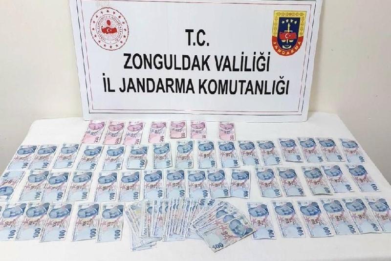 Hırsızlık zanlısı jandarma ekiplerince yakalandı Zonguldak’ın Ereğli ilçesinde hırsızlık olayının zanlısı jandarma ekiplerince yakalandı. Edinilen