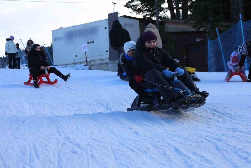 Kastamonu’da pazar gününü değerlendirmek isteyen vatandaşlar Ilgaz Dağı’nın yolunu tuttu.