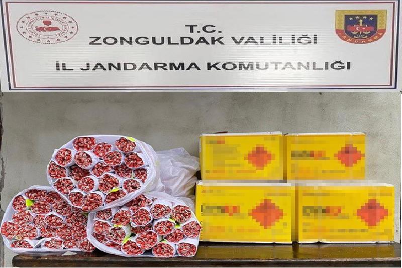 Jandarma dinamit ve fünye ele geçirdi Zonguldak’ta jandarma ekipleri bir işyerinde 3 bin 226 adet fünye