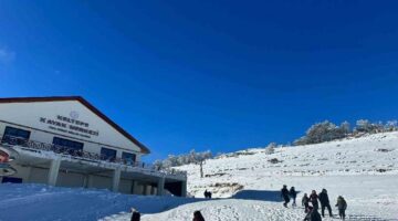 Keltepe Kayak Merkezi yılın ilk ziyaretçilerini ağırladı
