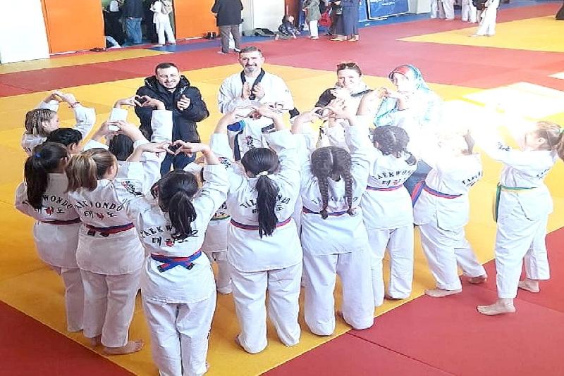 DÜZCE(İHA) – Düzce Fehmi Öney Çocuk Evlerinde kalan kızlar girdikleri