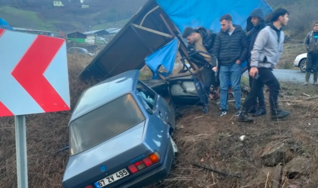Barakaya Çarpan Otomobil Kazasında 1 Kişi Hayatını Kaybetti: Soruşturma Devam Ediyor Kdz. Ereğli’de meydana gelen trafik kazasında otomobil, Barakaya çarptı. Kazada,