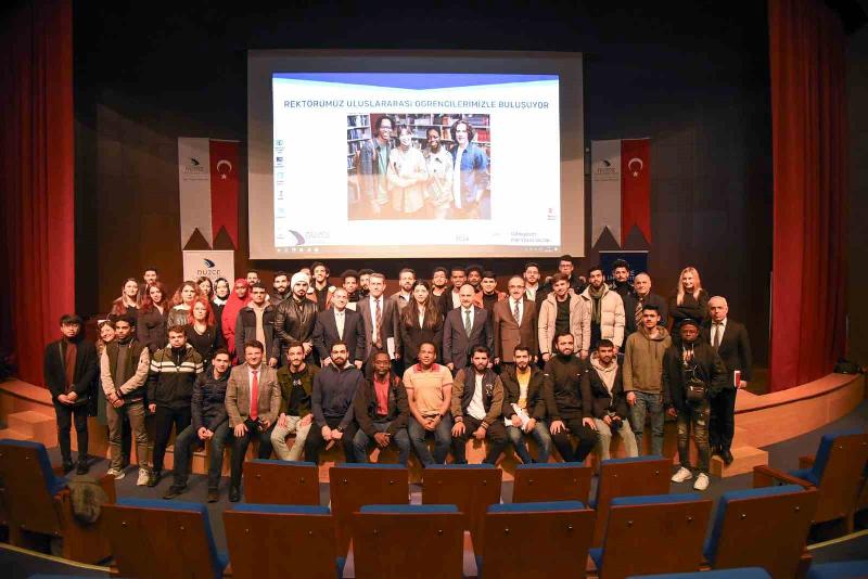 Rektör Sözbir uluslararası öğrencilerle buluştu DÜZCE(İHA) – Düzce Üniversitesi Uluslararası Ofis Koordinatörlüğü tarafından düzenlenen Rektörümüz