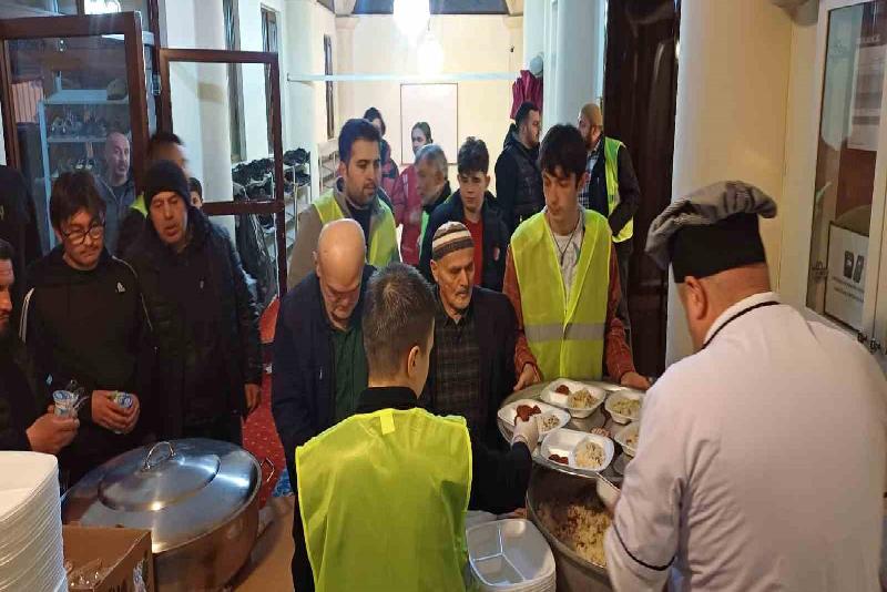 Düzce(İHA) – Düzce’de 113 yıldır yaşatılan kandil geleneği sürüyor. Mahalle