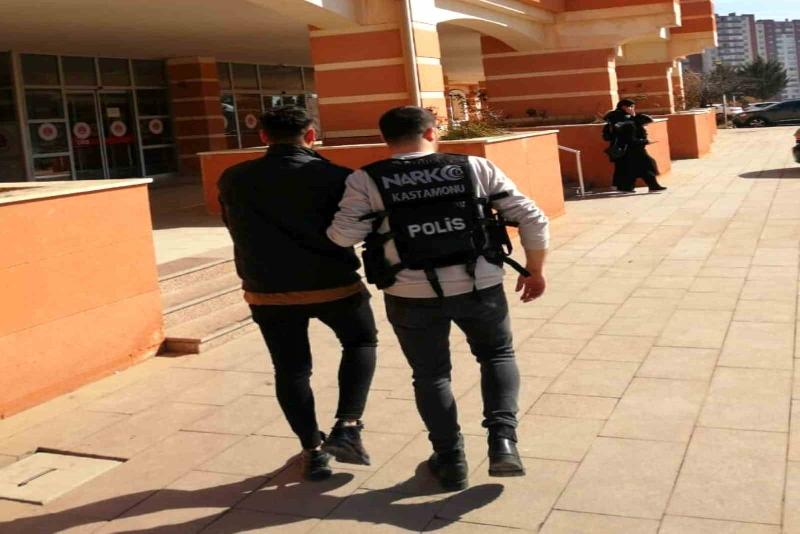 2 ayrı suçtan hapis cezası bulunan şahıs yakalandı Kastamonu’da 2 ayrı suçtan 5 yıl 6 ay kesinleşmiş hapis