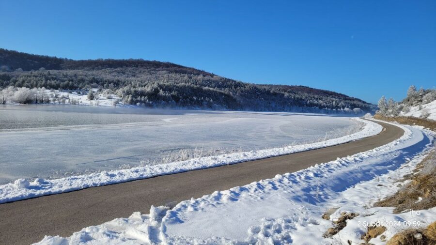 Eflani ilçesinde yaşanan kar yağışı ve ardından gelen soğuk hava,