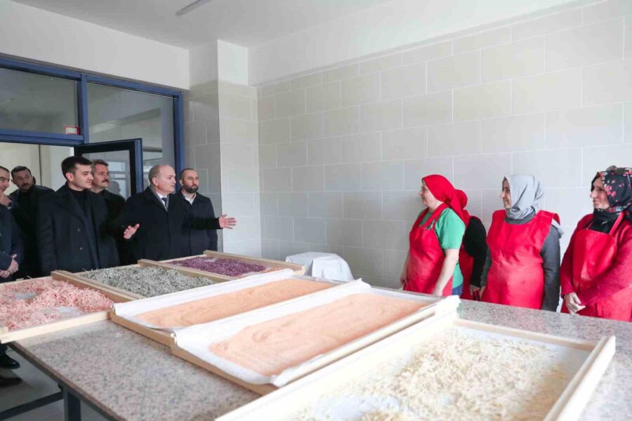 Düzce Belediye Başkanı Dr. Faruk Özlü, Kadın Emeği Merkezi’ni ziyaret