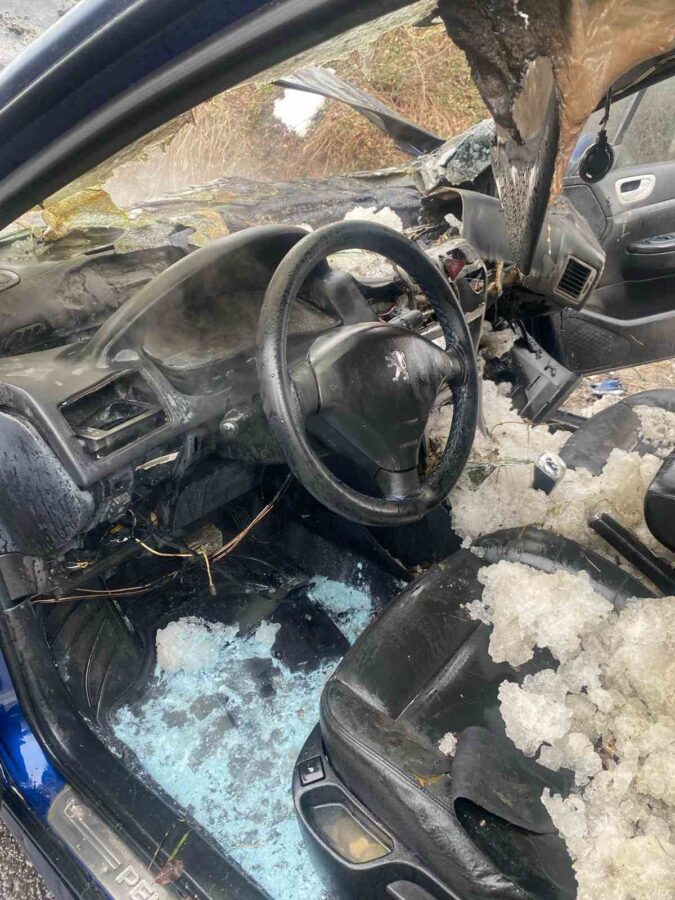 Bolu Dağı’nda otomobil motor kısmından çıkan yangın, Kaynaşlı itfaiyesi tarafından