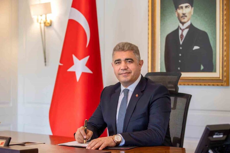 Düzce Valisi Selçuk Aslan’dan Kahramanmaraş Depremleri Yıl Dönümü Mesajı Düzce Valisi Selçuk Aslan, 6 Şubat 2023’te gerçekleşen Kahramanmaraş merkezli