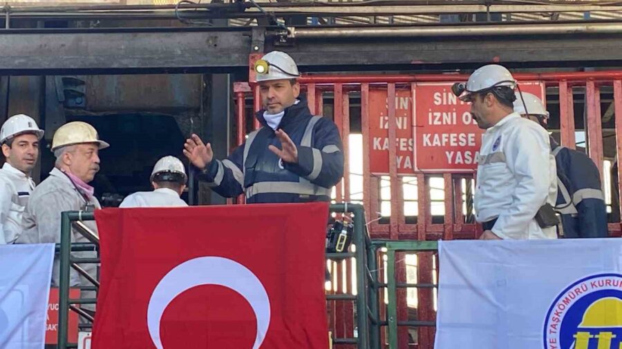 Enerji Bakanı Maden Ocağında Eksi 170 Metrede Madencilerle Öğlen Yemeği Yedi Enerji ve Tabii Kaynaklar Bakanı Alparslan Bayraktar, Zonguldak’ta bir dizi
