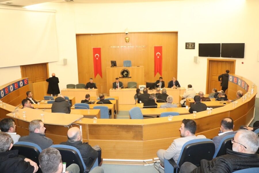 Düzce Belediye Başkanı Dr. Faruk Özlü, şehrin önemli ticaret merkezlerinden