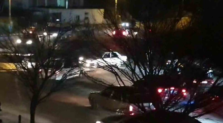 Karabük’te Asker Uğurlamasında Tehlikeli Drift Gösterisi Karabük’te, 100. Yıl Mahallesi 1066 Nolu Cadde üzerinde asker uğurlaması