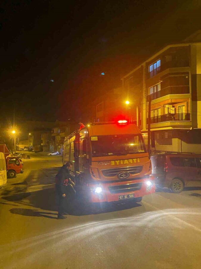 Zonguldak’ın Soğuksu semtinde bulunan Terakki Mahallesi’nde, akşam saatlerinde iki katlı