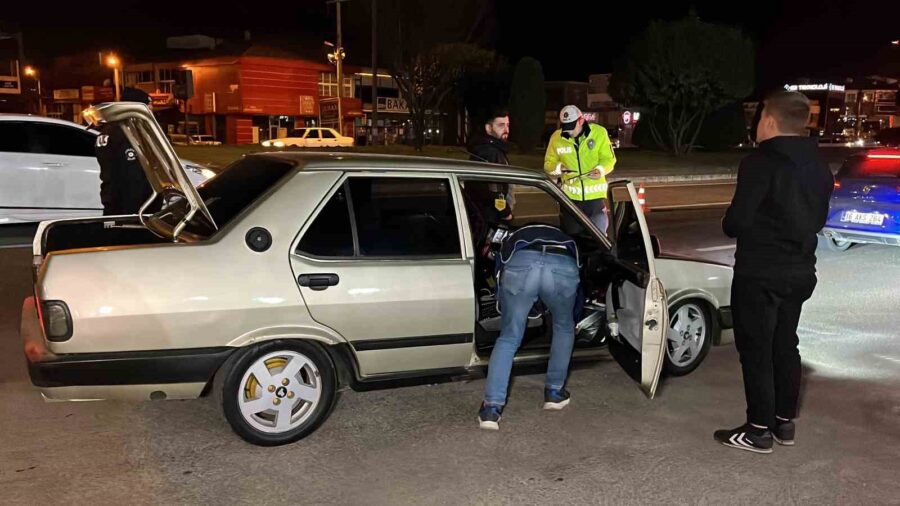 Düzce’de Polis Ekiplerinden Şok Denetim Düzce’de polis ekipleri, huzur ve