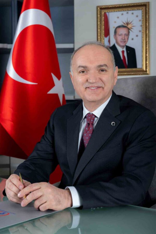 Teknolojik Katlı Otoparklarla Düzce’de Çığır Açıyoruz! Düzce Belediye Başkanı Dr. Faruk Özlü, şehrin otopark sorununu çözmek