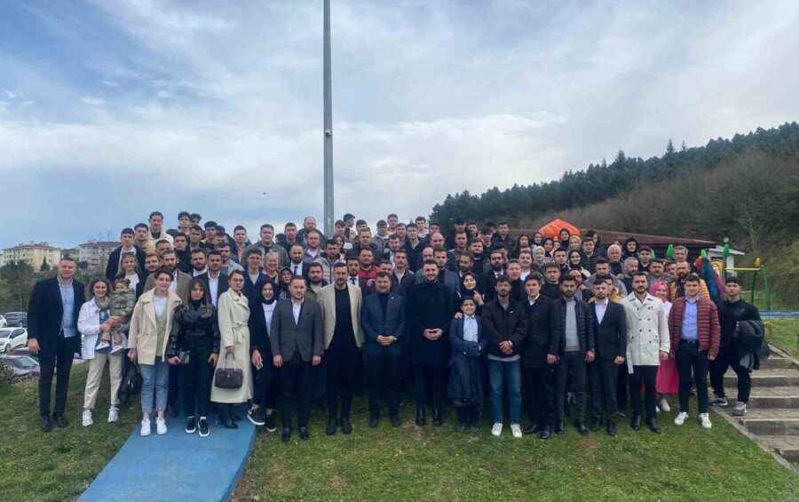 DÜZCE(İHA) – AK Parti Düzce Milletvekili Ercan Öztürk, gençlerle bir