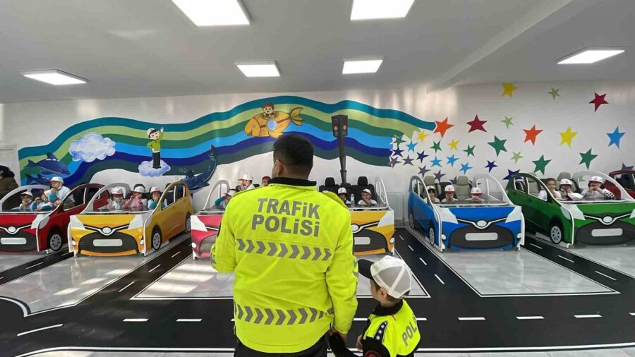 DÜZCE(İHA) – Düzce İl Emniyet Müdürlüğü’ne bağlı polis ekipleri, Trafik