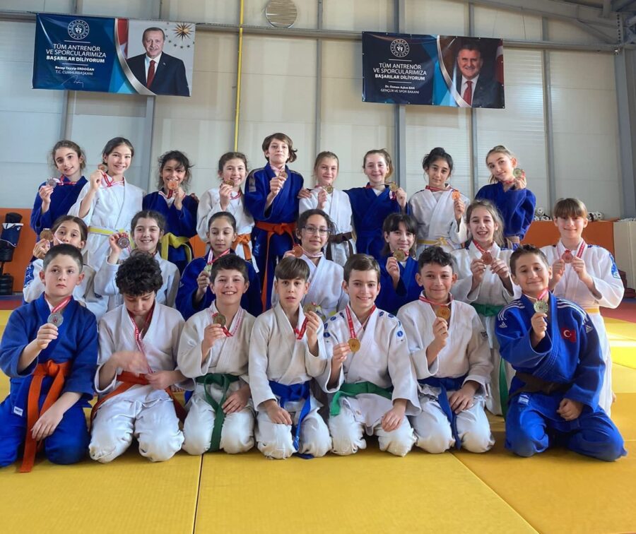 23 Sporcunun Yarıştığı Okul Sporları Judo Küçükler Müsabakaları Heyecan Doluydu