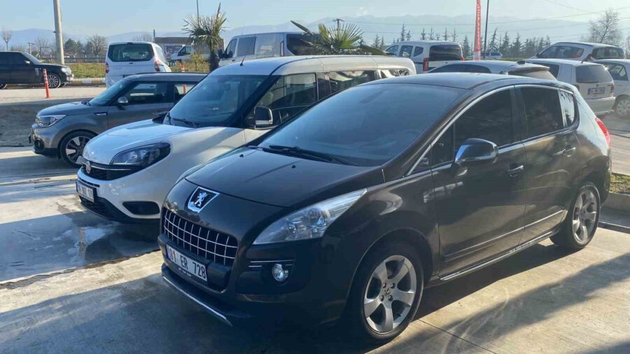 Sıfır Araçlara Yönelim İkinci El Piyasasını Durgunlaştırdı OTOMOBİL SEKTÖRÜNDE İKİNCİ EL ARAÇLARIN DEĞERİ AZALIYOR Son aylarda, Türkiye