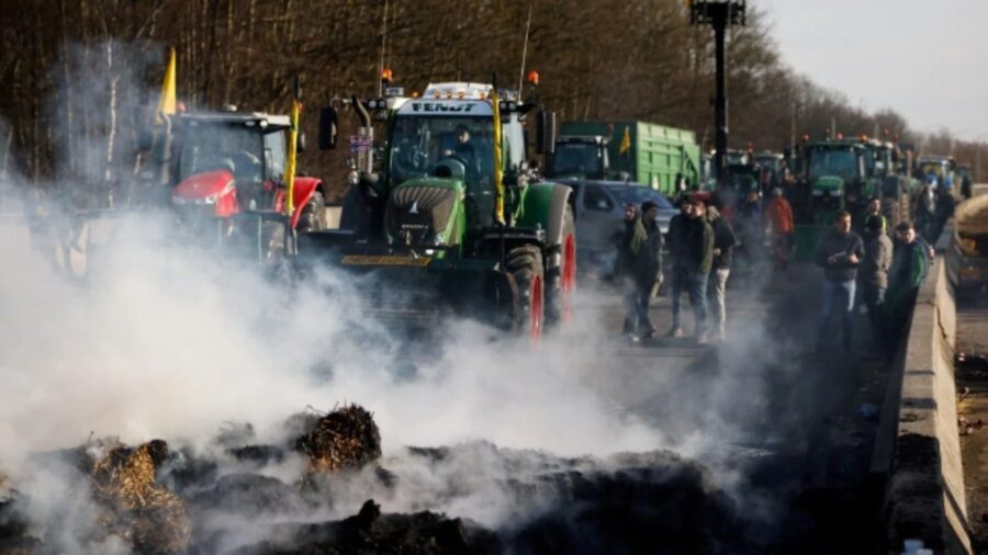 Fransa’da Çiftçilere Yeni Tedbirler Açıklandı: Yolları Kapatma Eylemleri Askıya Alınıyor! Son Dakika