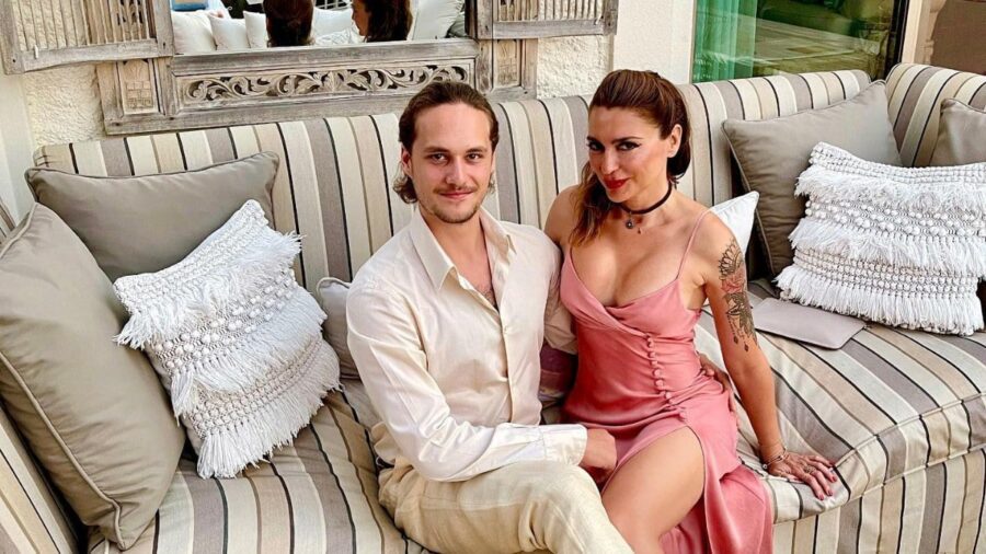 Yaklaşık 20 yıl önce başlayan ilişki, Megastar Tarkan ile yaşadığı