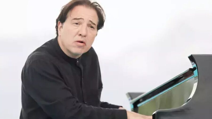 Yılmaz Erdoğan’ın senaristliğini ve başrolünü üstlendiği “İnci Taneleri” dizisinin pavyon