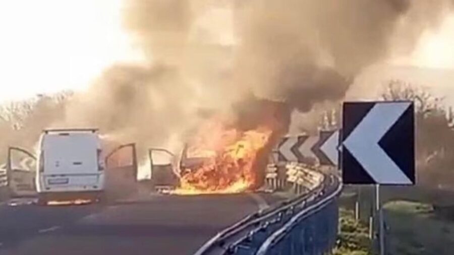 İtalya’nın Sassari kentinde meydana gelen olayda, seyir halindeki para taşıyan