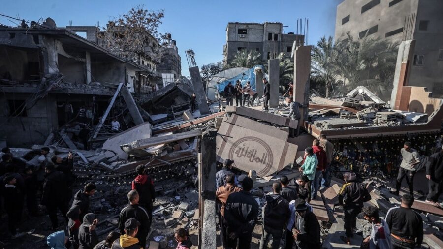 İngiltere’de müslüman olan işçi partisi yetkilileri, Gazze’deki politikalarına tepki gösterdiler.