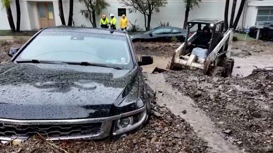 ABD’nin Kaliforniya eyaleti, şiddetli fırtınanın etkisi altına girerek insanların yaşamını