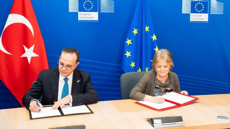Avrupa Birliği’nin Türkiye’ye 1 milyar euroluk desteği için Brüksel’de imzalanan anlaşma açıklandı!