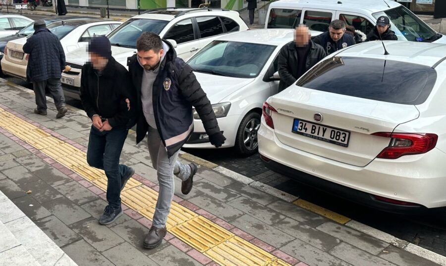 Zonguldak’ın Devrek ilçesinde operasyon düzenlendi ve kendilerini polis ve savcı