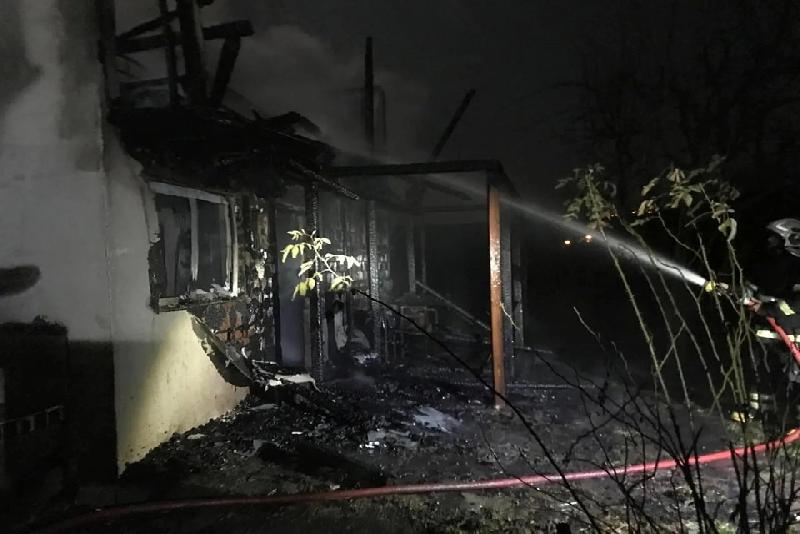 Kastamonu’nun Tosya ilçesinde bağ evinde çıkan yangın itfaiye ekipleri tarafından