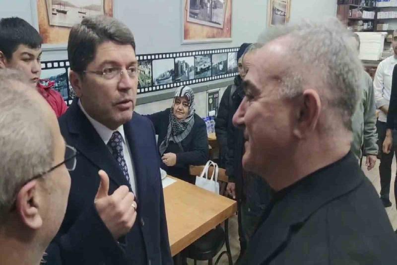 Zonguldak’ın Ereğli ilçesinde esnaf gezisi yaparken İYİ Parti’nin adayı Murat