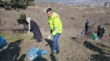 Çevreci belediye başkan adayı doğada çöp topladı