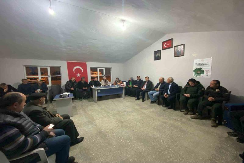 DÜZCE(İHA) – Düzce’nin Aybaşı köyünde düzenlenen bilgilendirme toplantısında, çiftçiler kahverengi