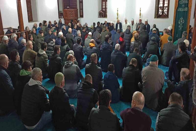 Devrek’te Berat Kandili vatandaşlar tarafından coşku ile kutlandı. Zonguldak’ın Devrek