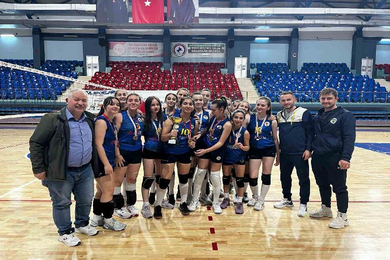 DÜZCE(İHA) – Midi Kızlar voleybol müsabakalarında şampiyon Düzce 1907 Spor