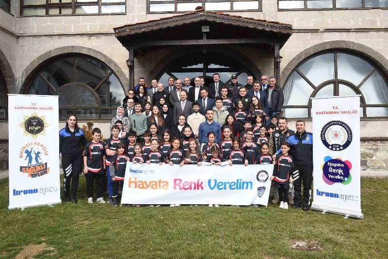 Kastamonu İl Emniyet Müdürlüğü tarafından yürütülen “Hayata Renk Verelim” ile