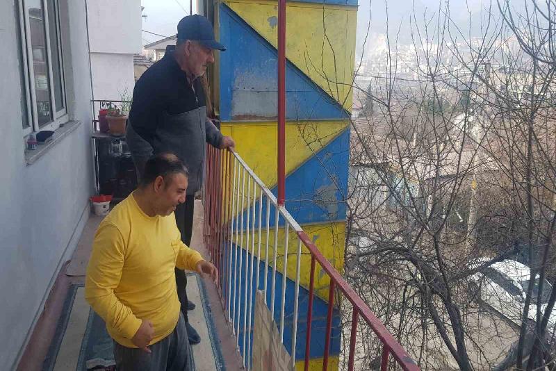 Engelli Ömer bozulan asansör nedeniyle eve hapsoldu Karabük’te bedensel ve konuşma engelli Ömer Tümen, ikinci katta bulunan