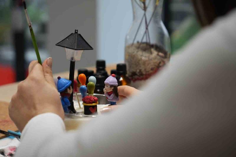 Bolu’da 26 yaşındaki girişimci Merve Karakaya, hobi olarak başladığı mum