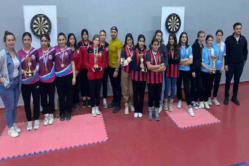 Okul Sporları Dart Gençler-Yıldızlar Müsabakalarına toplam 170 sporcu katıldı. Gençlik