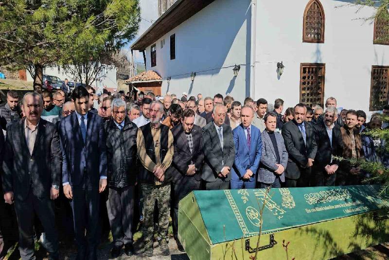 Kastamonu’nun Cide ilçesinde istinat duvarına çarpan cipte hayatını kaybeden sürücü,