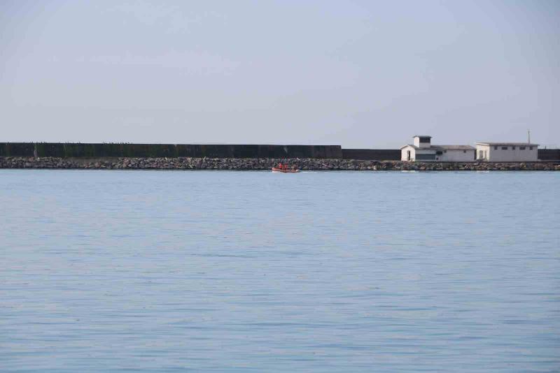 Zonguldak’ın Ereğli ilçesinde askeri mendireğe çarparak batan Türk bayraklı yük